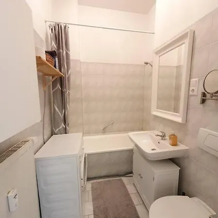 2 Apt. Near Station Neustadt In It District *