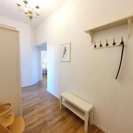 2 Apt. Near Station Neustadt In It District Dresden