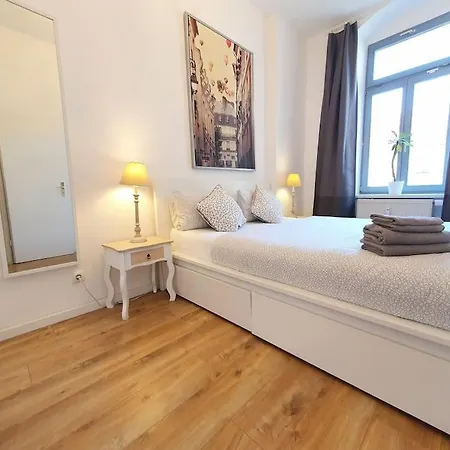 2 Apt. Near Station Neustadt In It District