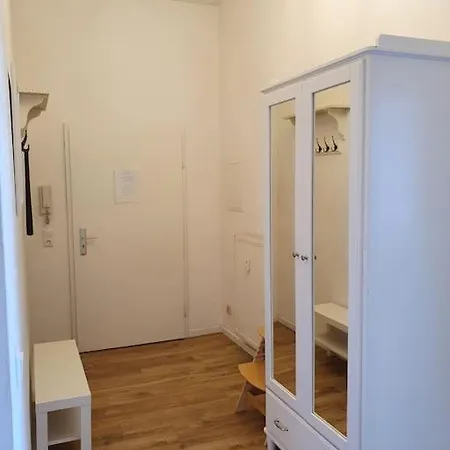 2 Apt. Near Station Neustadt In It District 아파트 *