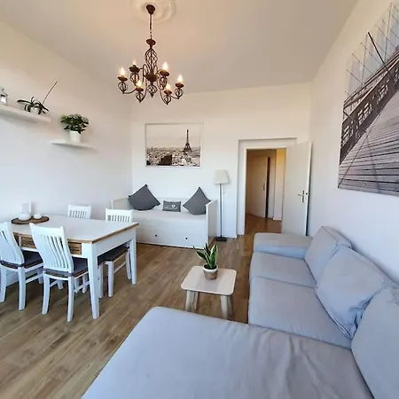 2 Apt. Near Station Neustadt In It District *